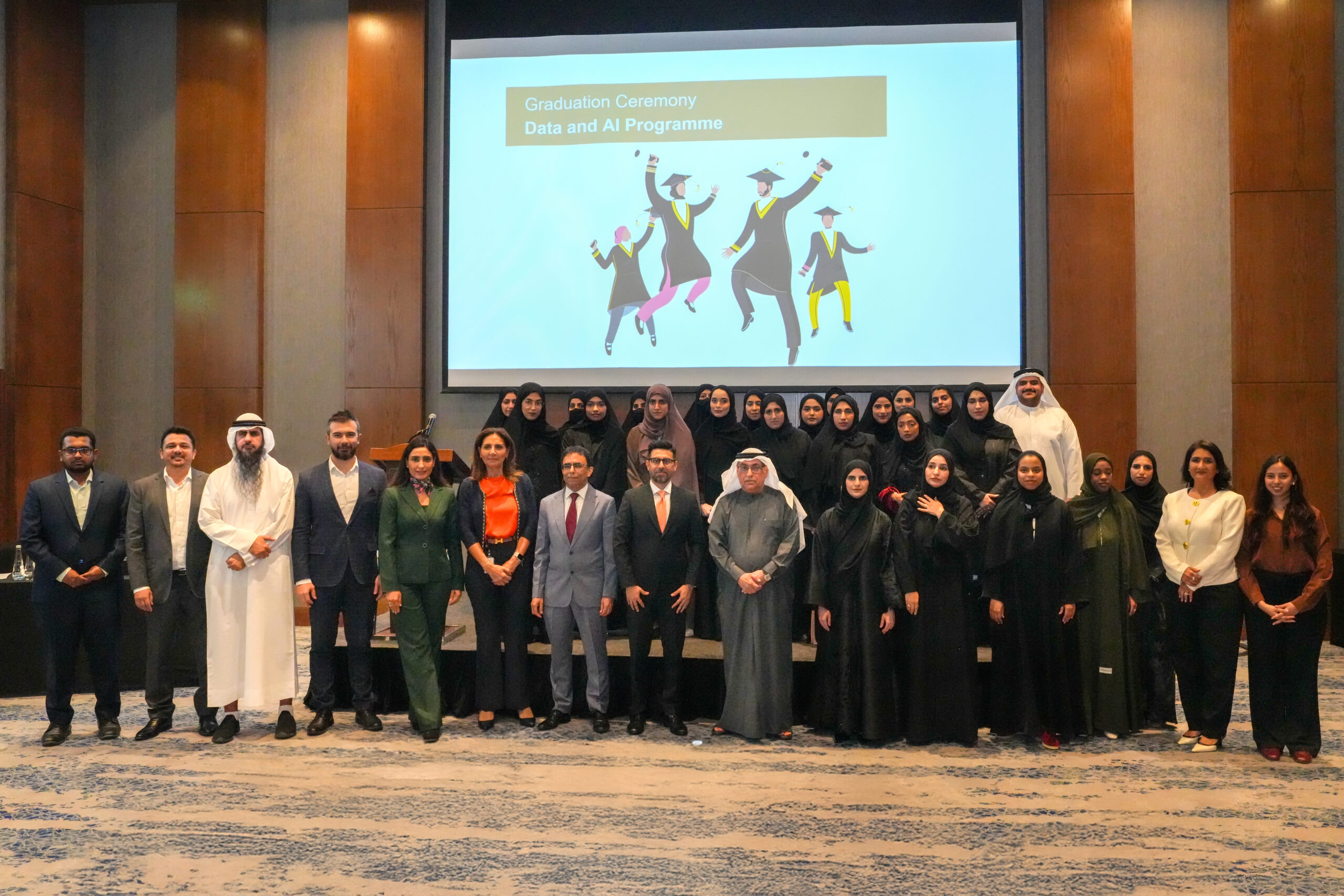 Read more about the article موارد رأس الخيمة ومكتب الاستثمار والتطوير يحتفلان بتخريج الدفعة الأولى من برنامج البيانات والذكاء الاصطناعي
