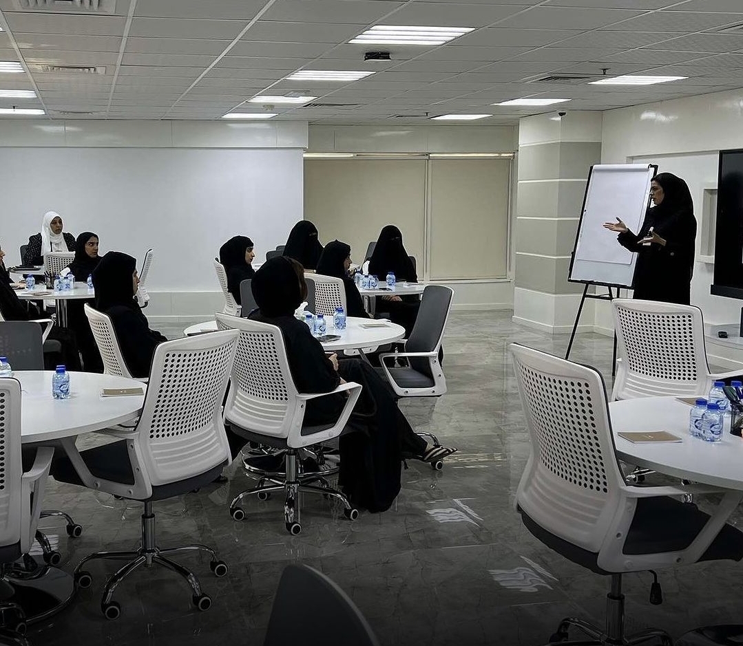 Read more about the article ادارة التعويضات تقدم ورشة بعنوان “موجهات استحقاق الامتيازات الوظيفية”
